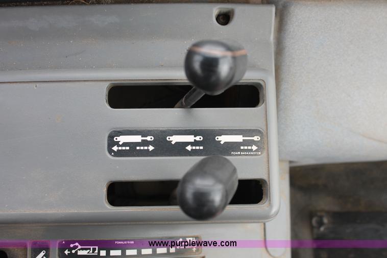 image for item I8027 1997 Ford New Holland 6640SL tractor