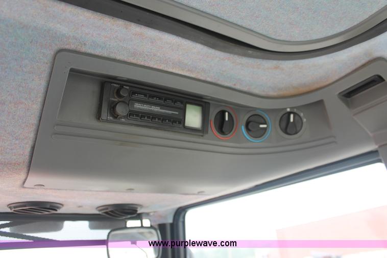 image for item I8027 1997 Ford New Holland 6640SL tractor