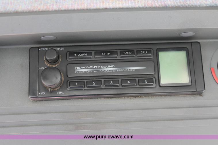 image for item I8027 1997 Ford New Holland 6640SL tractor