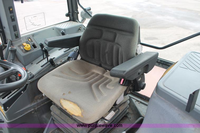 image for item I8027 1997 Ford New Holland 6640SL tractor