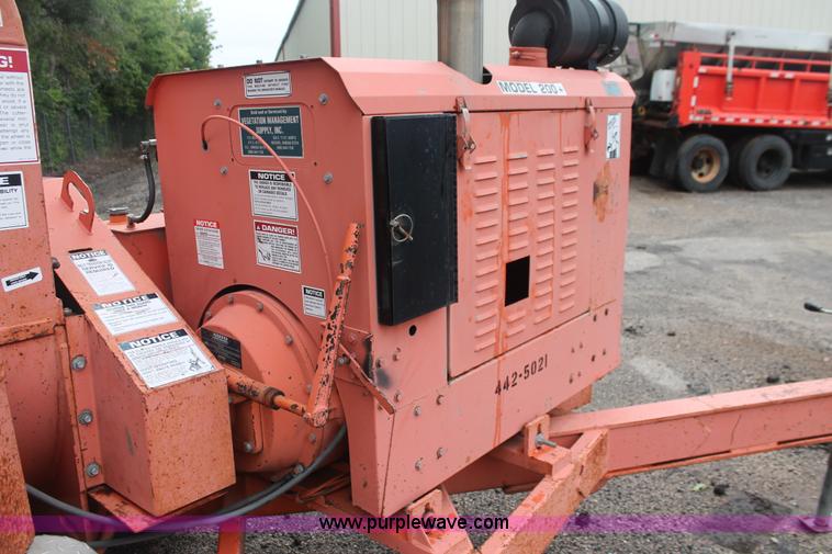 image for item I8028 2001 Brush Bandit 200+ wood chipper