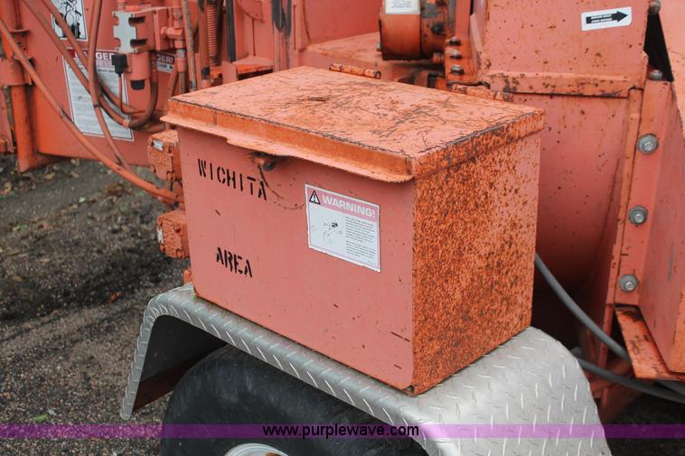 image for item I8028 2001 Brush Bandit 200+ wood chipper