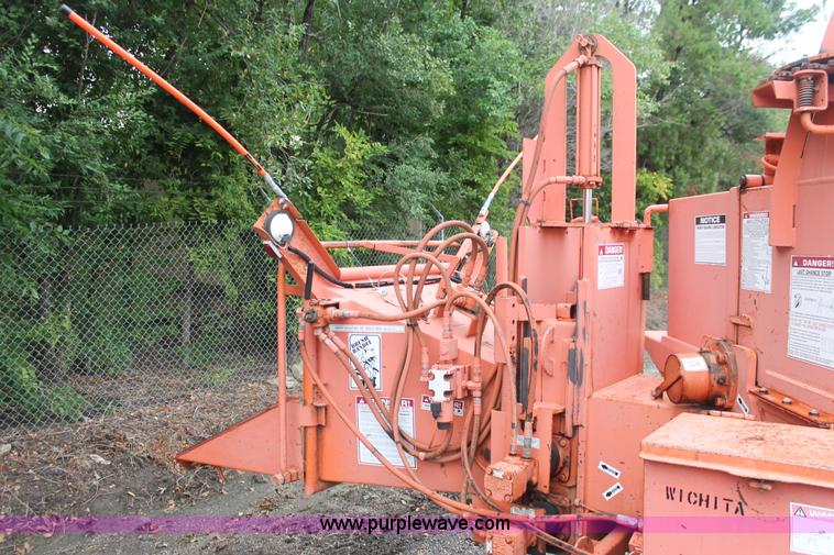 image for item I8028 2001 Brush Bandit 200+ wood chipper