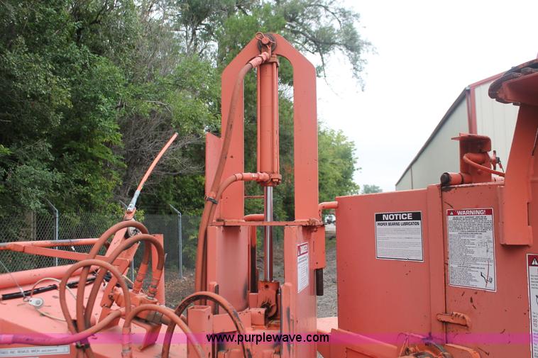 image for item I8028 2001 Brush Bandit 200+ wood chipper