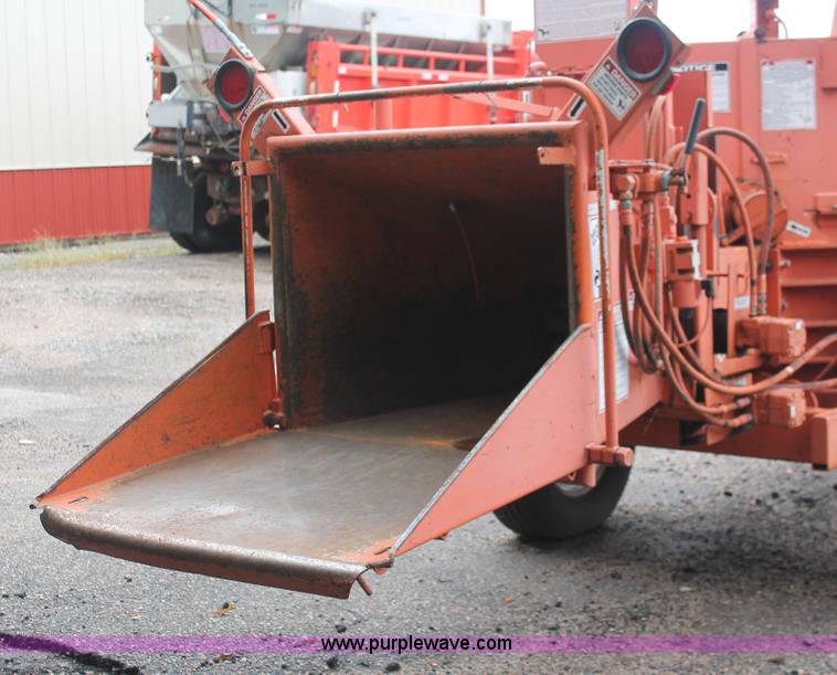 image for item I8028 2001 Brush Bandit 200+ wood chipper