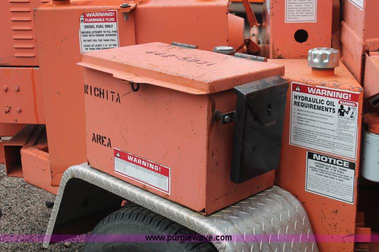 image for item I8028 2001 Brush Bandit 200+ wood chipper