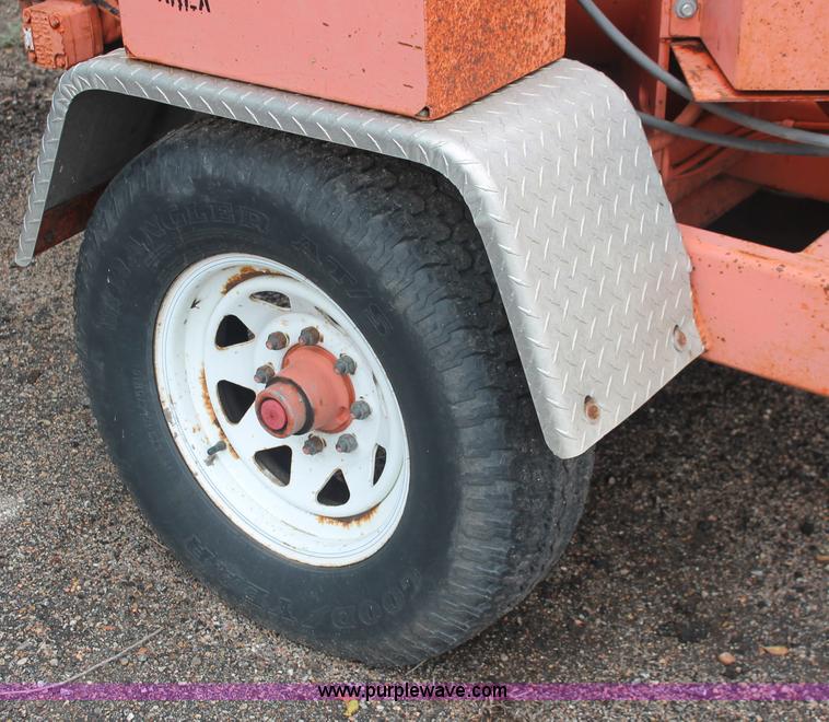 image for item I8028 2001 Brush Bandit 200+ wood chipper