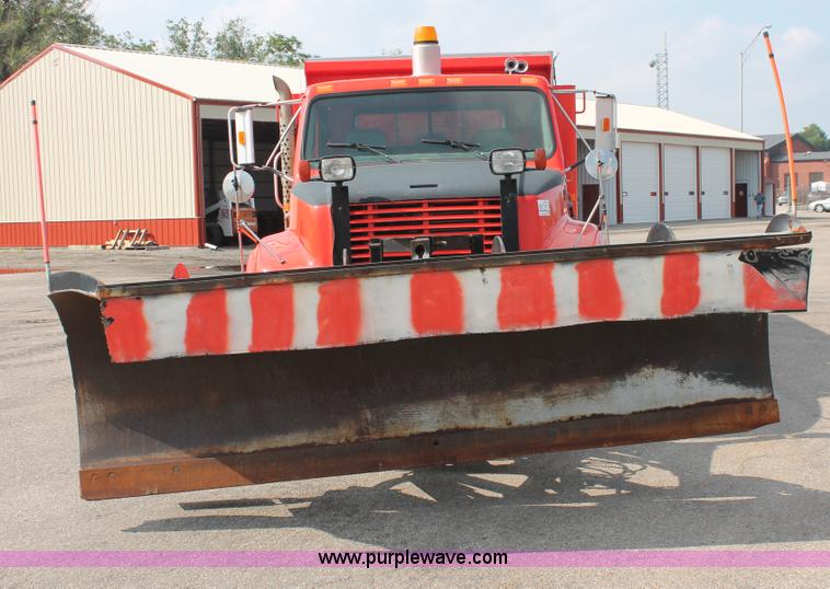 image for item I8030 1999 International 4900 dump truck