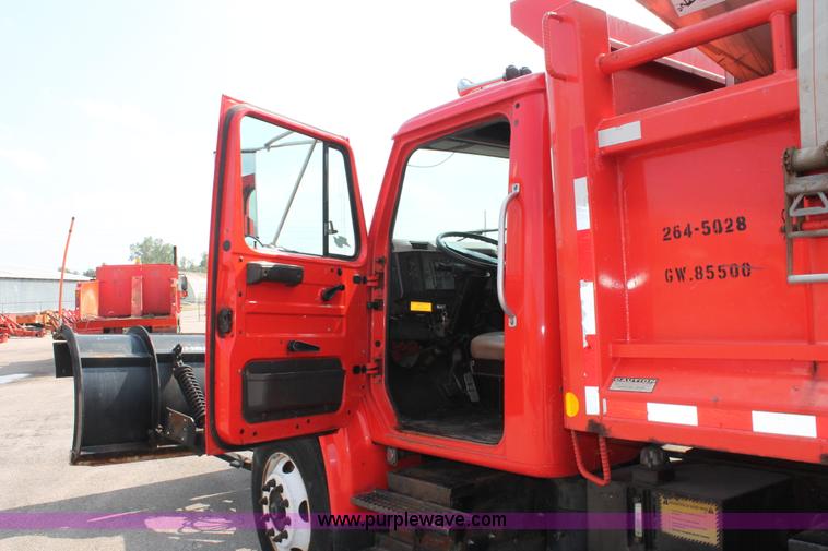 image for item I8030 1999 International 4900 dump truck