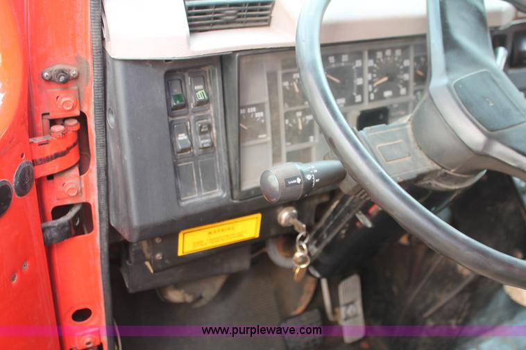 image for item I8030 1999 International 4900 dump truck