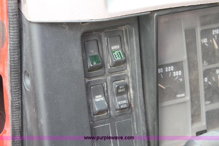 image for item I8030 1999 International 4900 dump truck