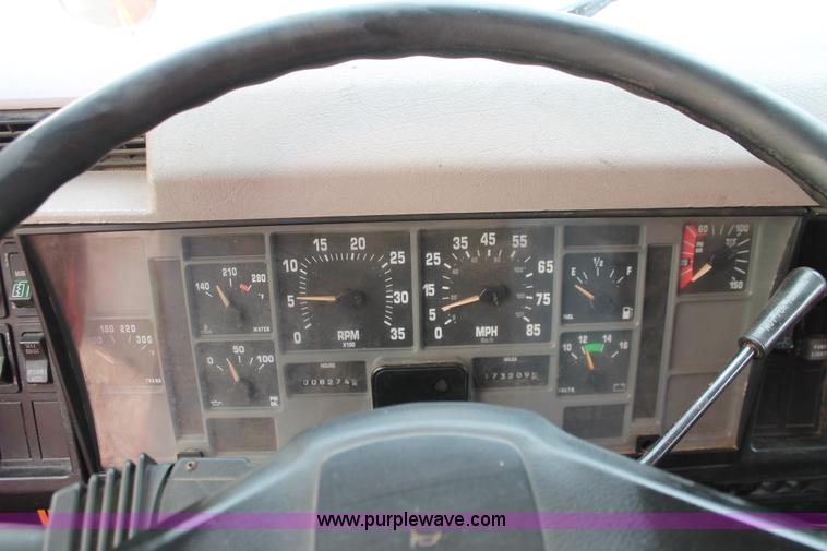 image for item I8030 1999 International 4900 dump truck