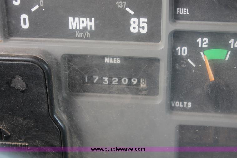 image for item I8030 1999 International 4900 dump truck