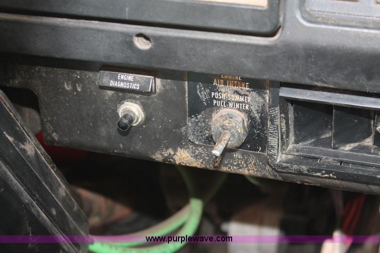 image for item I8030 1999 International 4900 dump truck