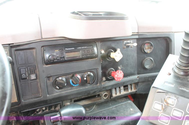 image for item I8030 1999 International 4900 dump truck