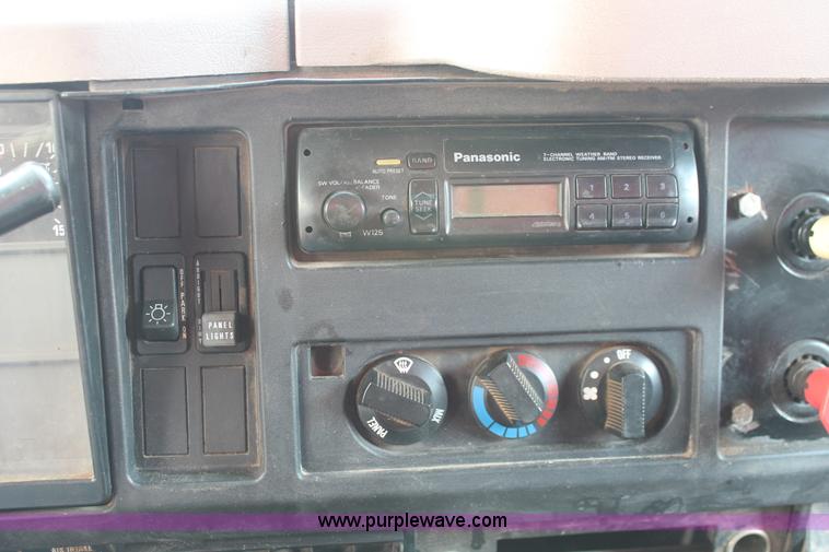 image for item I8030 1999 International 4900 dump truck