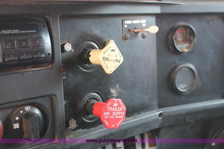 image for item I8030 1999 International 4900 dump truck