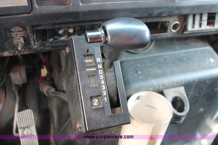 image for item I8030 1999 International 4900 dump truck