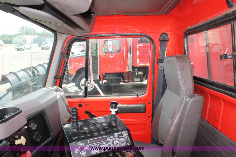 image for item I8030 1999 International 4900 dump truck