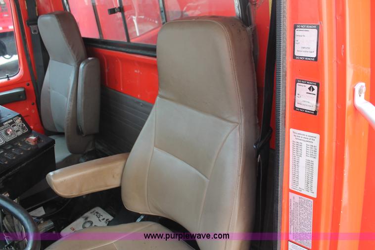 image for item I8030 1999 International 4900 dump truck