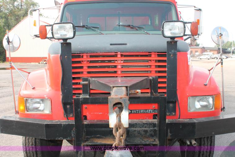 image for item I8030 1999 International 4900 dump truck