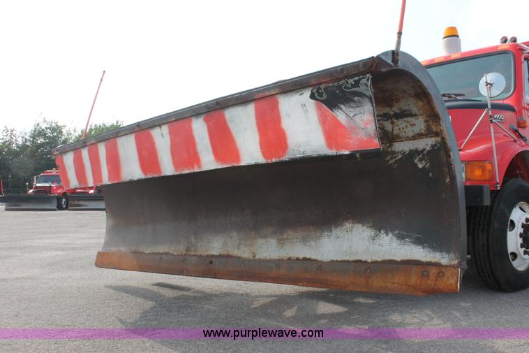 image for item I8030 1999 International 4900 dump truck