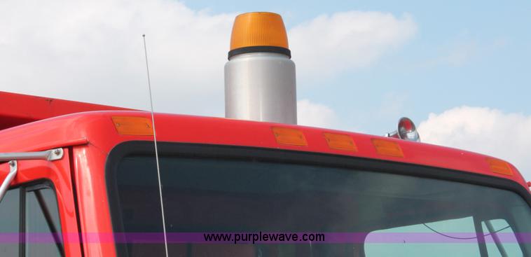 image for item I8030 1999 International 4900 dump truck