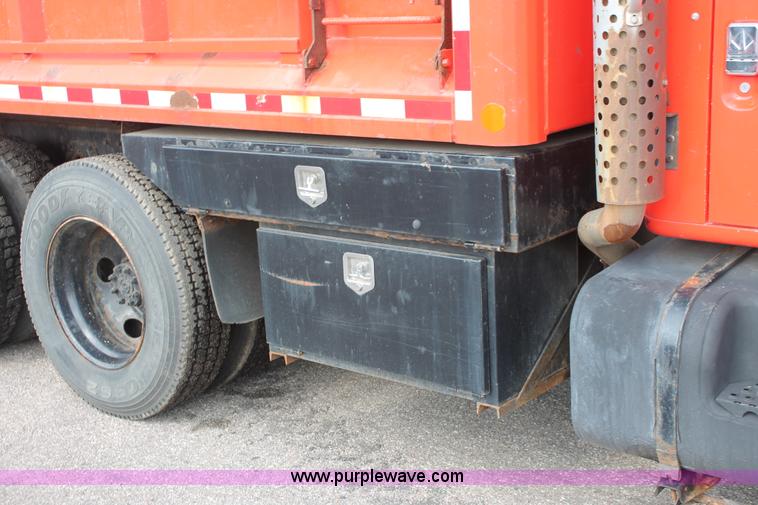 image for item I8030 1999 International 4900 dump truck