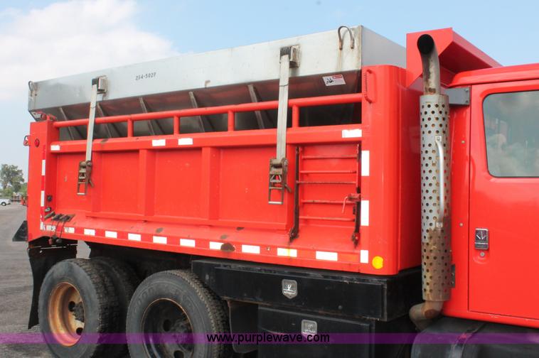 image for item I8030 1999 International 4900 dump truck