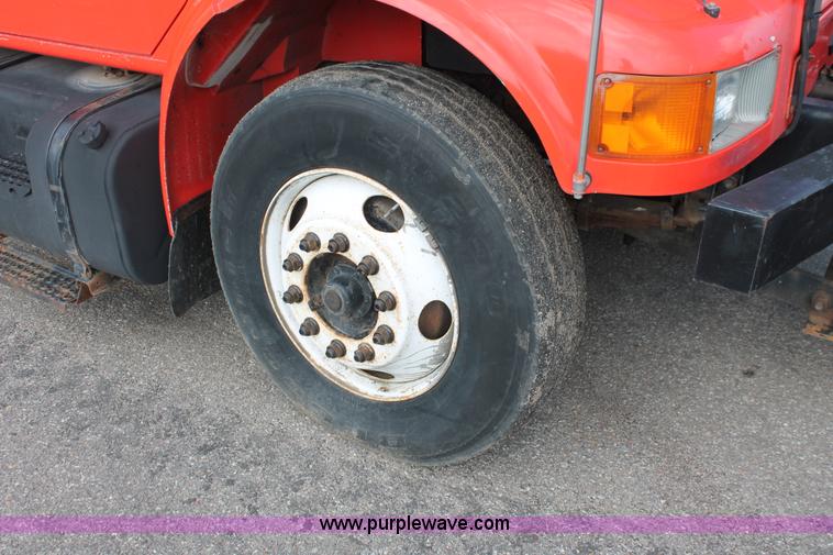 image for item I8030 1999 International 4900 dump truck