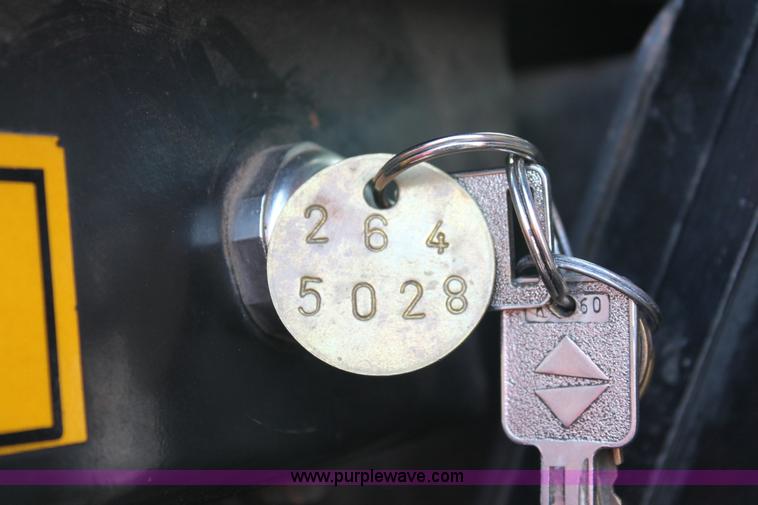 image for item I8030 1999 International 4900 dump truck