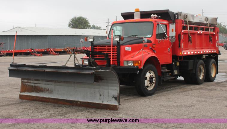 image for item I8031 1999 International 4900 dump truck