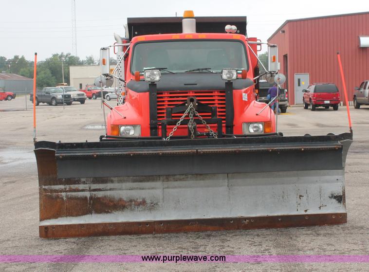 image for item I8031 1999 International 4900 dump truck