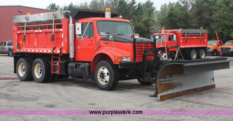 image for item I8031 1999 International 4900 dump truck