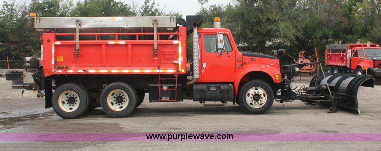 image for item I8031 1999 International 4900 dump truck