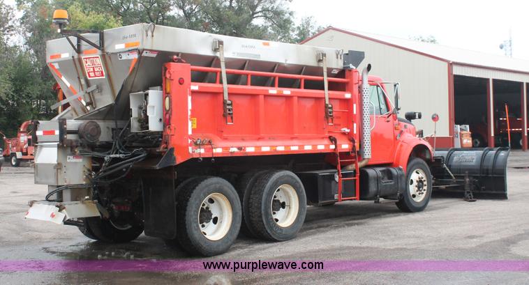 image for item I8031 1999 International 4900 dump truck
