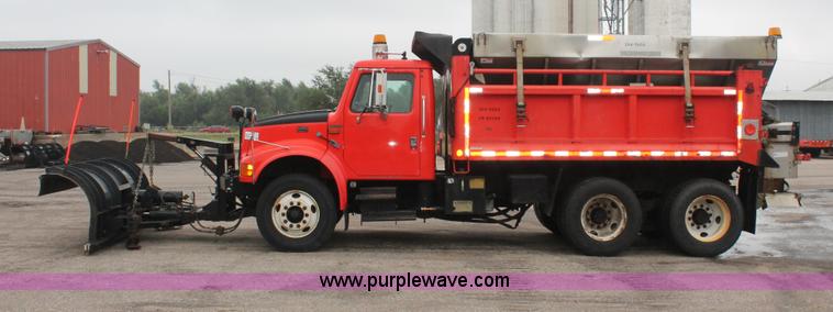 image for item I8031 1999 International 4900 dump truck