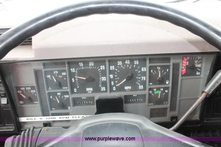 image for item I8031 1999 International 4900 dump truck