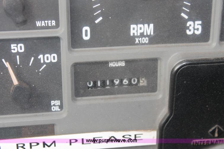 image for item I8031 1999 International 4900 dump truck