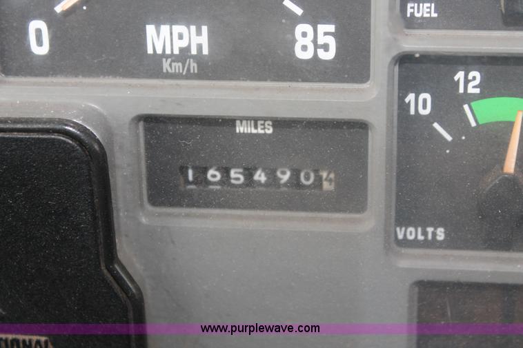 image for item I8031 1999 International 4900 dump truck