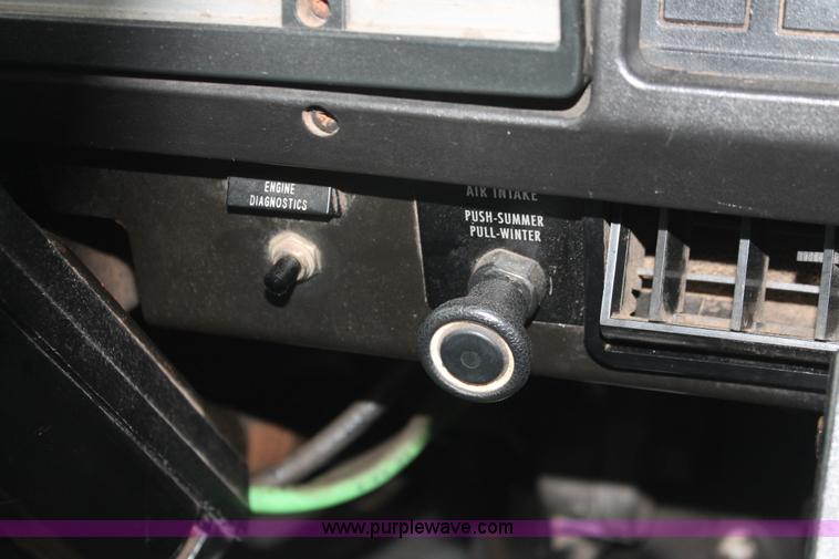 image for item I8031 1999 International 4900 dump truck