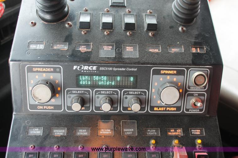 image for item I8031 1999 International 4900 dump truck