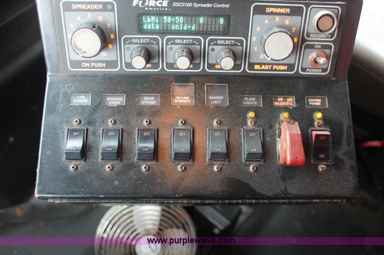 image for item I8031 1999 International 4900 dump truck