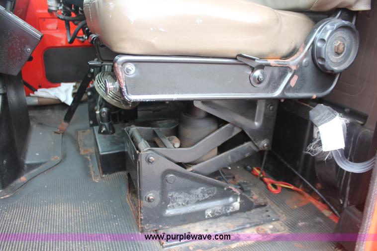 image for item I8031 1999 International 4900 dump truck