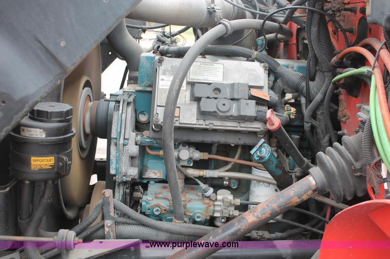 image for item I8031 1999 International 4900 dump truck