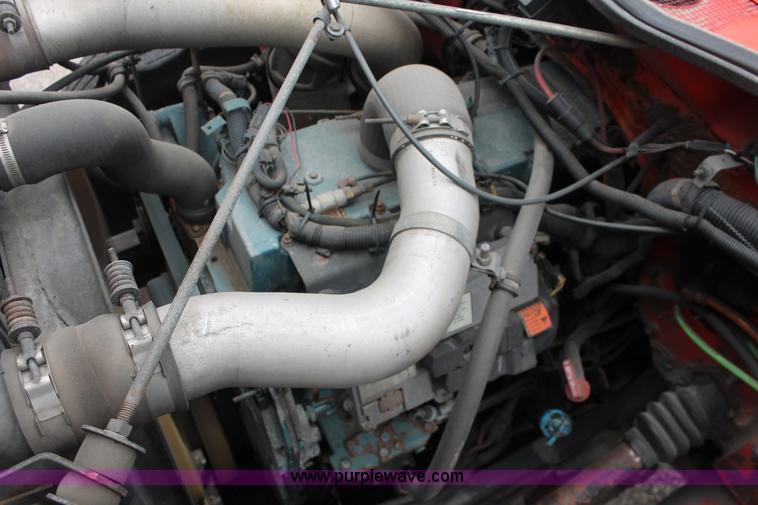 image for item I8031 1999 International 4900 dump truck