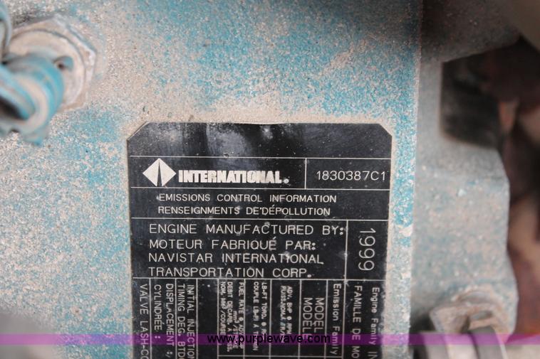 image for item I8031 1999 International 4900 dump truck