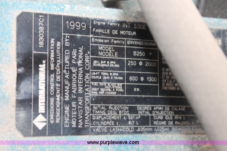 image for item I8031 1999 International 4900 dump truck