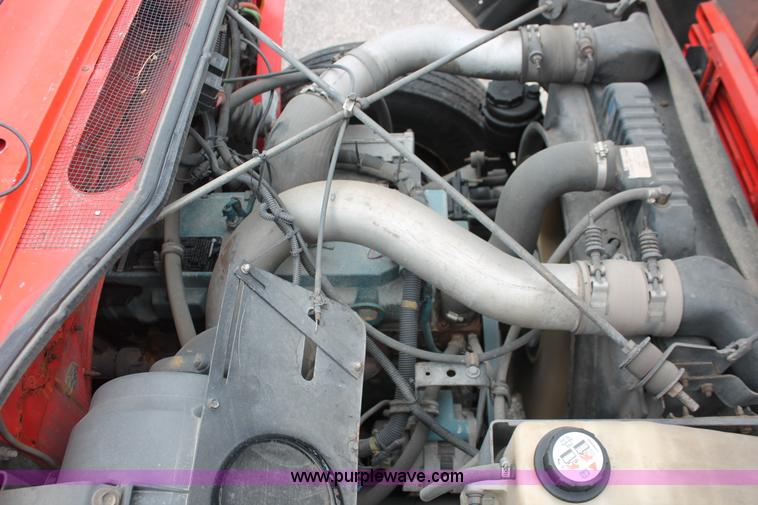 image for item I8031 1999 International 4900 dump truck