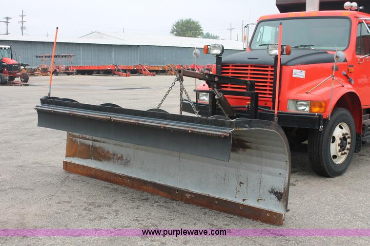 image for item I8031 1999 International 4900 dump truck